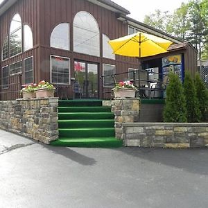 Mohican Resort Motel, Conveniently Located To All Lake George Attractions